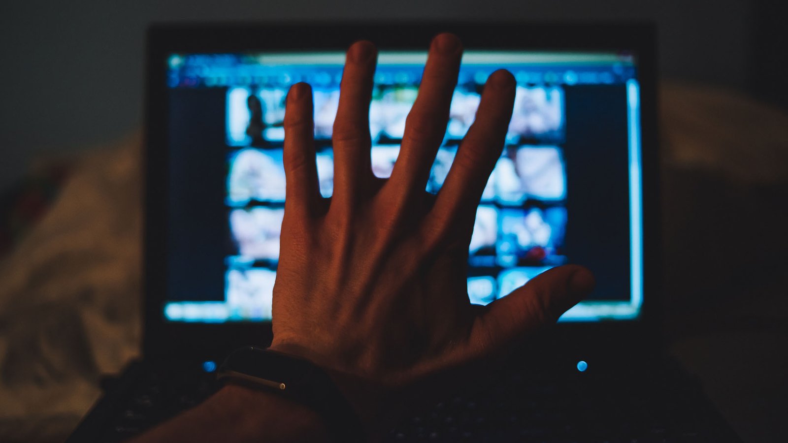 'Hai guardato siti porno? Paga'. Maxiestorsione on line 4 Sextortion