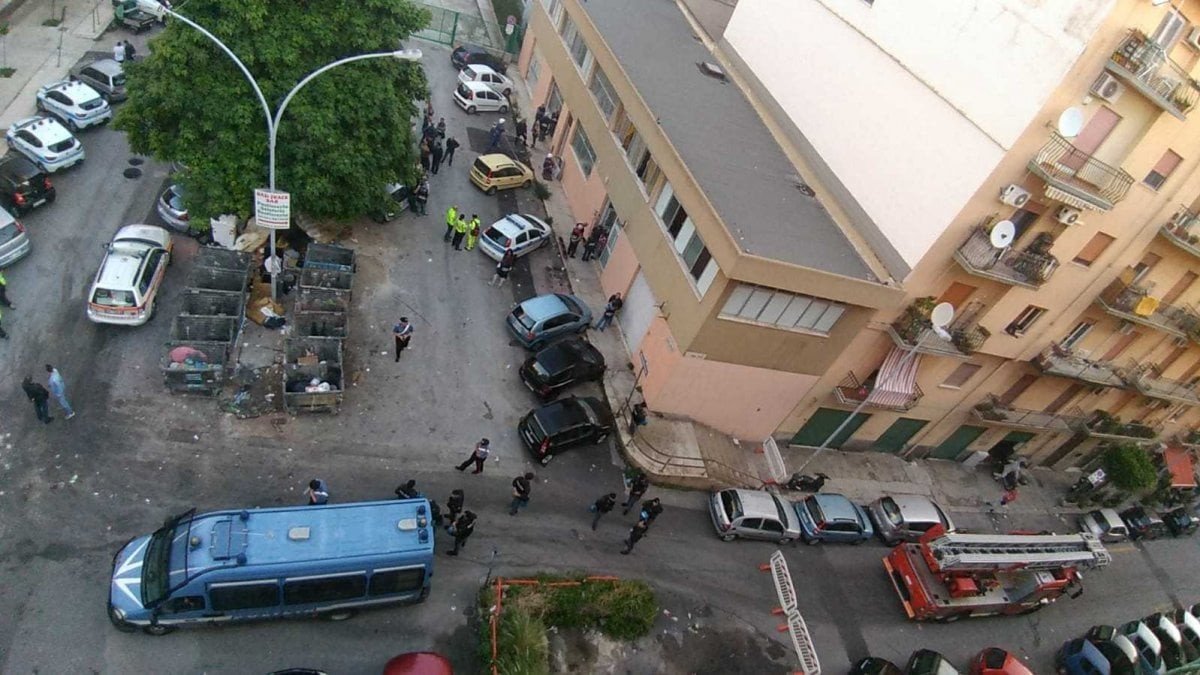 Troupe Striscia aggredita: SGOMBERATO L'EDIFICIO 1 084527267 b422cb3d 5a7c 4b0b 906c 50203b264c16