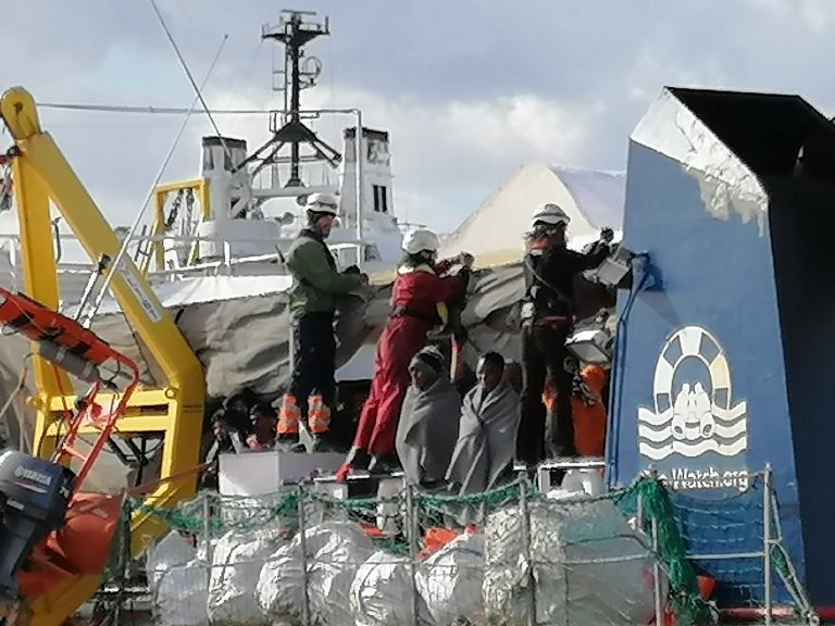Messina - Sea Watch: sbarcano in 194. Quarantena in hot spot