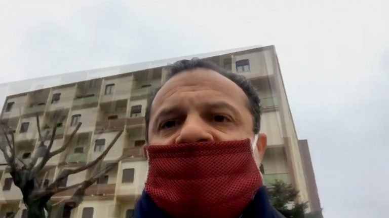 La "guerra" di Cateno contro lo Stato: "occupo l'Hotel Europa! Ai comuni di residenza questa gente"