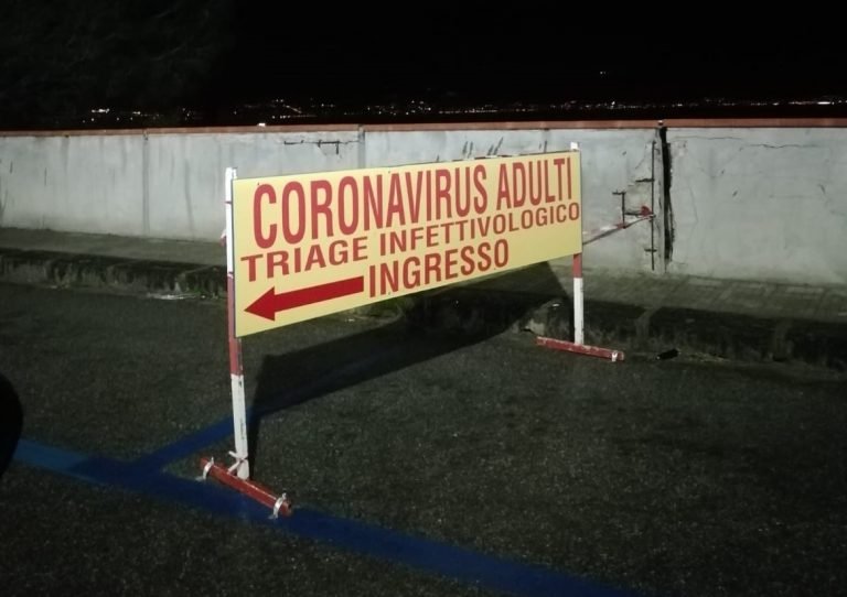 I contagi sono 2.844, record dal lockdown. In aumento i decessi. Viminale, controlli rigorosi