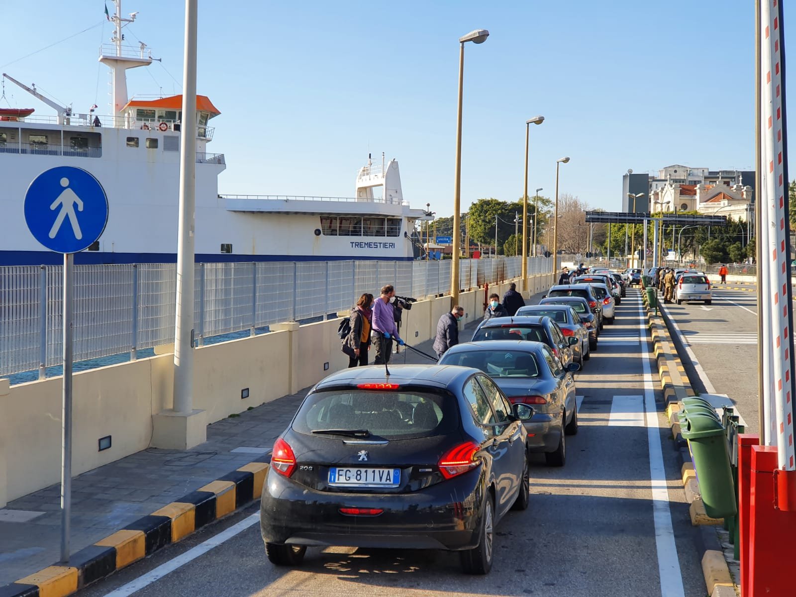 Fase 3 - Musumeci firma l'ordinanza: via libera all'ingresso in Sicilia dalle altre regioni. Stagione balneare dal 6 giugno. 1 8 aprile ordinanza stretto 7