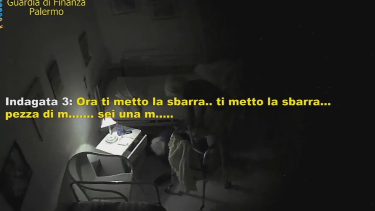 Casa di riposo sequestrata - Il TERRIBILE VIDEO dei maltrattamenti. "Se non stai zitta ti rompo una gamba" 1 casa orrori