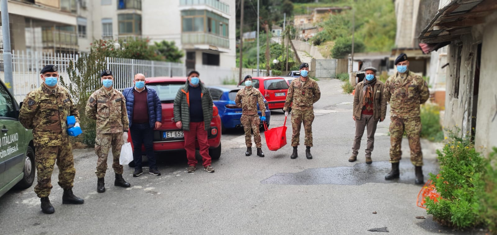 Baraccopoli e Covid19: Iniziata la consegna straordinaria a domicilio di mascherine e gel igienizzante. 1 esercito barc 4