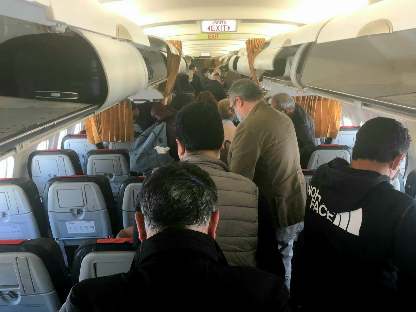 Coronavirus: Musumeci, Alitalia non rispetta sicurezza su aerei per la Sicilia 1 fuga dal nord