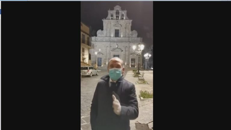 VIDEO -"La Renault 4 è a Mazzarino", lo dichiara il Sindaco della cittadina: "Fermati, sanzionati ed isolati"