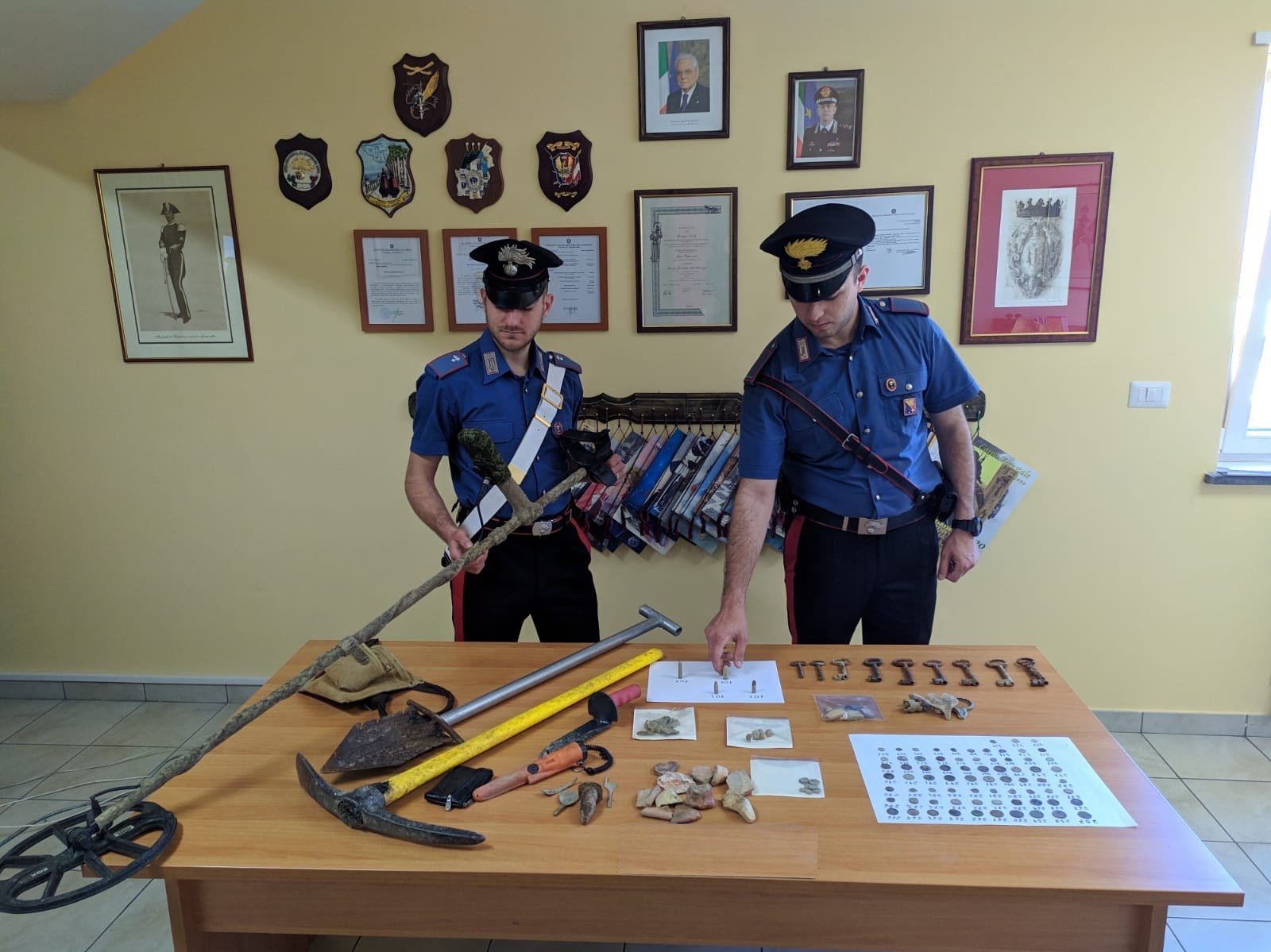 Cesaro` (ME): i Carabinieri denunciano una persona per reati in danno del patrimonio culturale. 1 CC Cesarò sequestro materiale