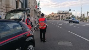 Fase 2 - Messina, accurati controlli dei Carabinieri. No a due persone su scooter e senza mascherina al seguito. 9 controlli cc fase 2 25