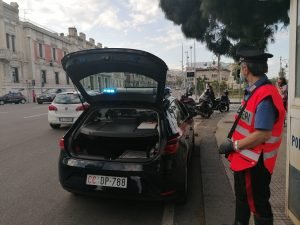 Fase 2 - Messina, accurati controlli dei Carabinieri. No a due persone su scooter e senza mascherina al seguito. 18 controlli cc fase 2 4