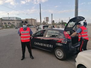 Fase 2 - Messina, accurati controlli dei Carabinieri. No a due persone su scooter e senza mascherina al seguito. 16 controlli cc fase 2 7