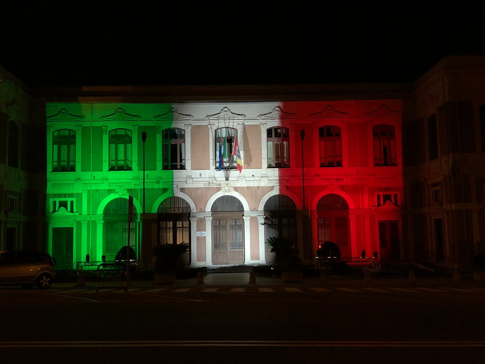 La facciata Unime si illumina del Tricolore in occasione della Festa della Repubblica 1 Facciata