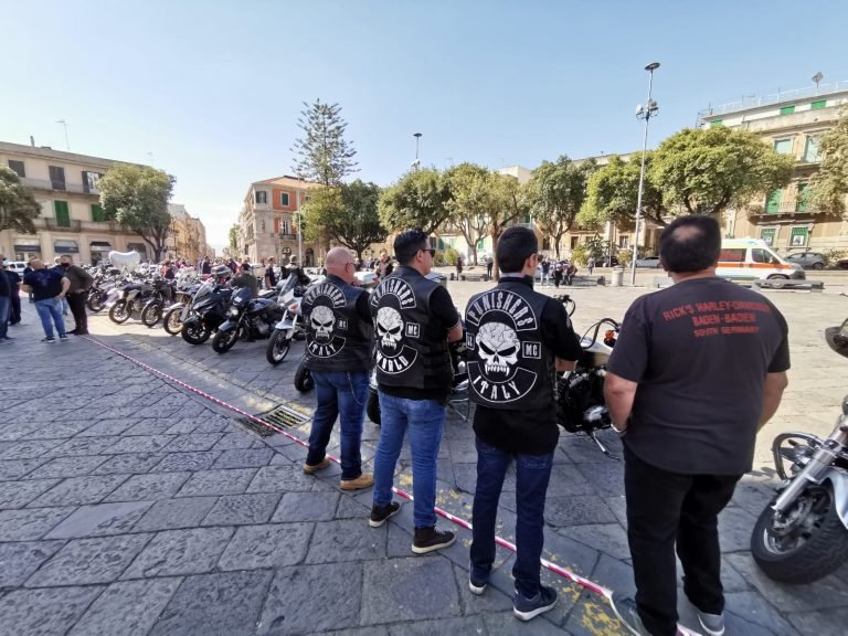 Piazza Duomo "romba" per l'ultimo saluto a Milena "Selvaggia" Visalli