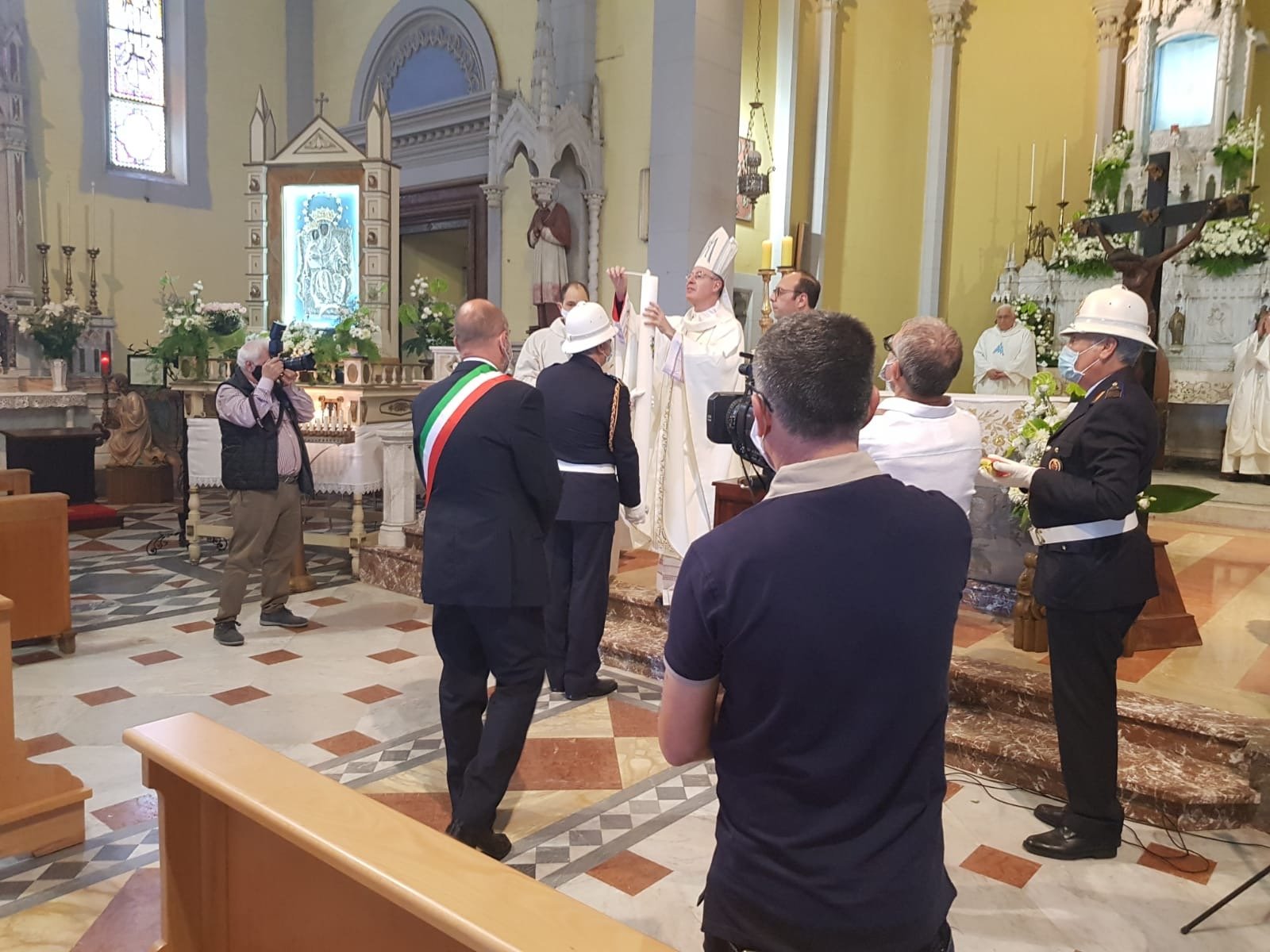 Offerta oggi del cero votivo alla Madonna di Montalto con un pensiero per Milena Visalli 1 cero votivo