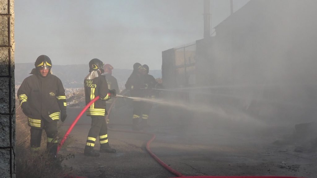 incendio a maregrosso.m2t.00 38 16 16.Immagine003