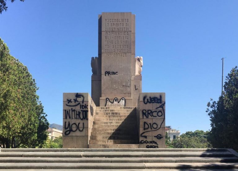 Imbrattamento monumento ai Caduti: si presenta spontaneamente in caserma una delle ragazzine