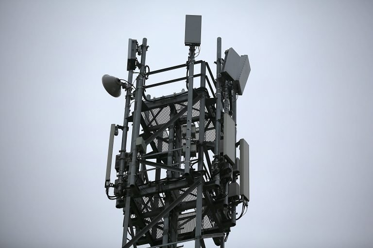 5G - Il TAR sospende l'ordinanza del Sindaco De Luca. Due in un due giorni