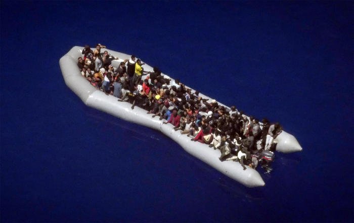 Lampedusa - Arrivate nella notte 15 barche con 294 persone a bordo. In Hotspot 954 persone su capienza di 95 1 966d0486f11bd803f8bb938013396d0c