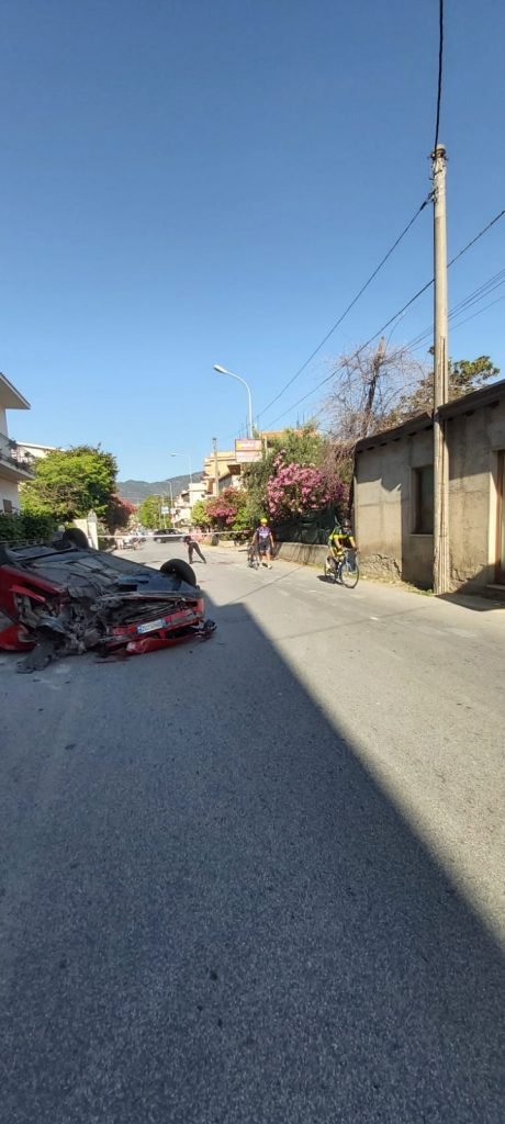 Falcone (Me) - Auto si ribalta in via Nazionale 3 WhatsApp Image 2020 07 12 at 09.16.25