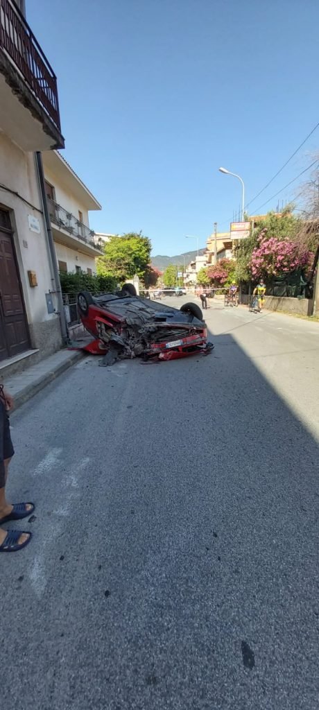 Falcone (Me) - Auto si ribalta in via Nazionale 6 WhatsApp Image 2020 07 12 at 09.16.26