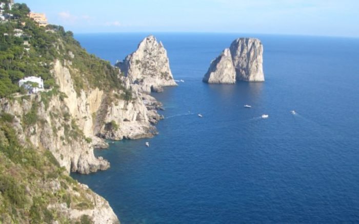Coronavirus: positivi tre giovani romani in vacanza a Capri 1 capri