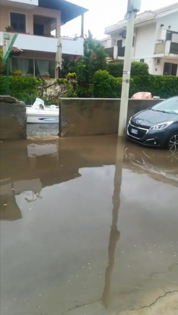 Maltempo: pochi minuti di pioggia e Torre Faro e Ganzirri sono ALLAGATI 8 Screenshot 20200807 114655