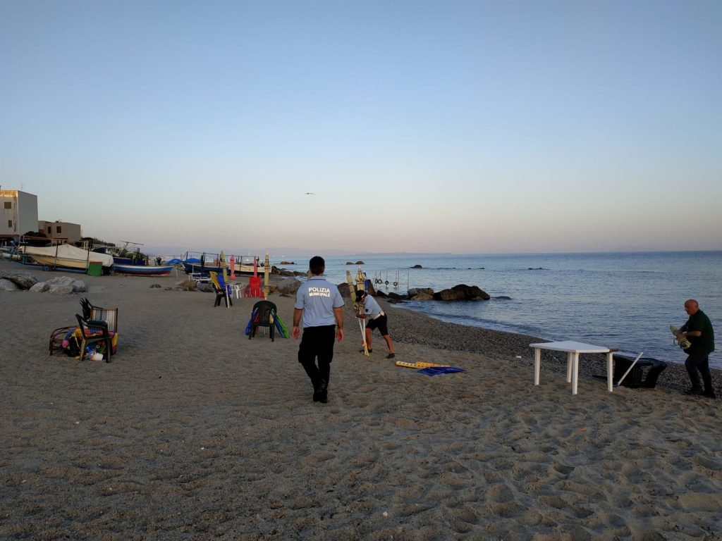 San Saba ed Acqualadroni: sequestrati 168 ombrelloni e 4 sedie installati abusivamente. 10 WhatsApp Image 2020 08 01 at 14.54.10 5