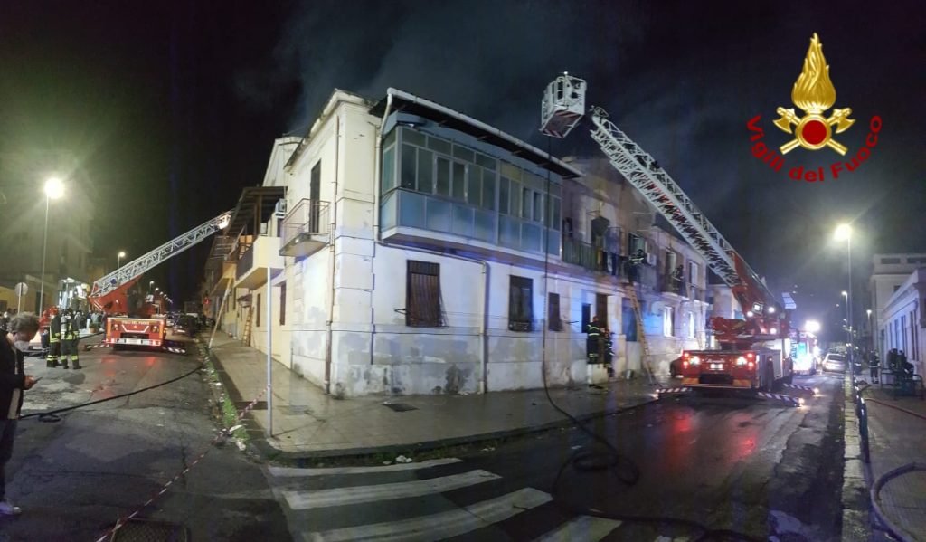 VIDEO - Incendio in abitazione in via Conte di Torino 4 04C6E40E A8EB 46CE B08C 2D465264EAB1