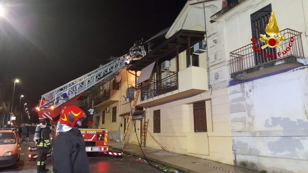 VIDEO - Incendio in abitazione in via Conte di Torino 16 180D25F1 AFFF 4722 B9D1 17B64EA9F8A4