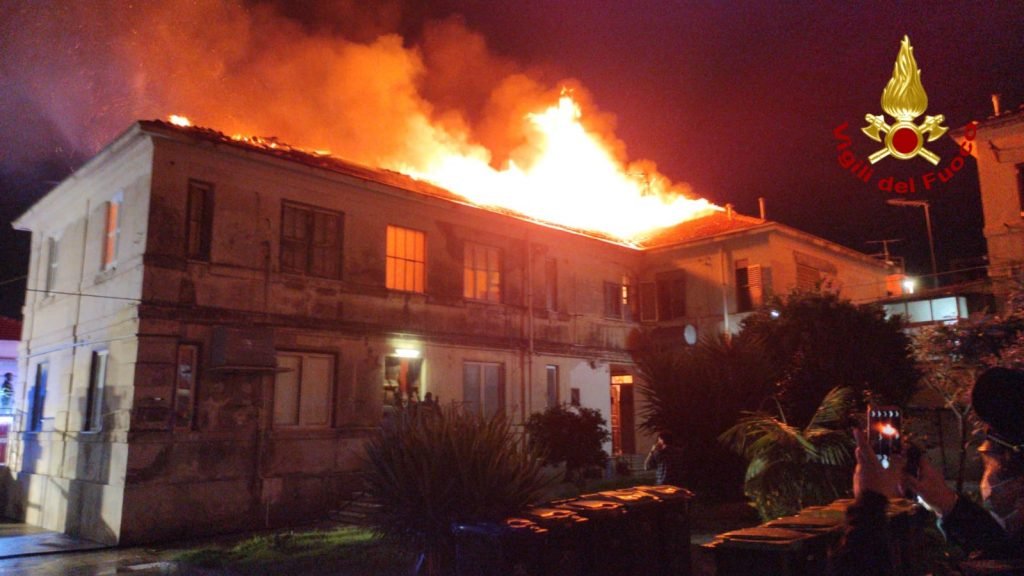 VIDEO - Incendio in abitazione in via Conte di Torino 7 4E7ED356 6713 4572 B12C 27DABC0512B5