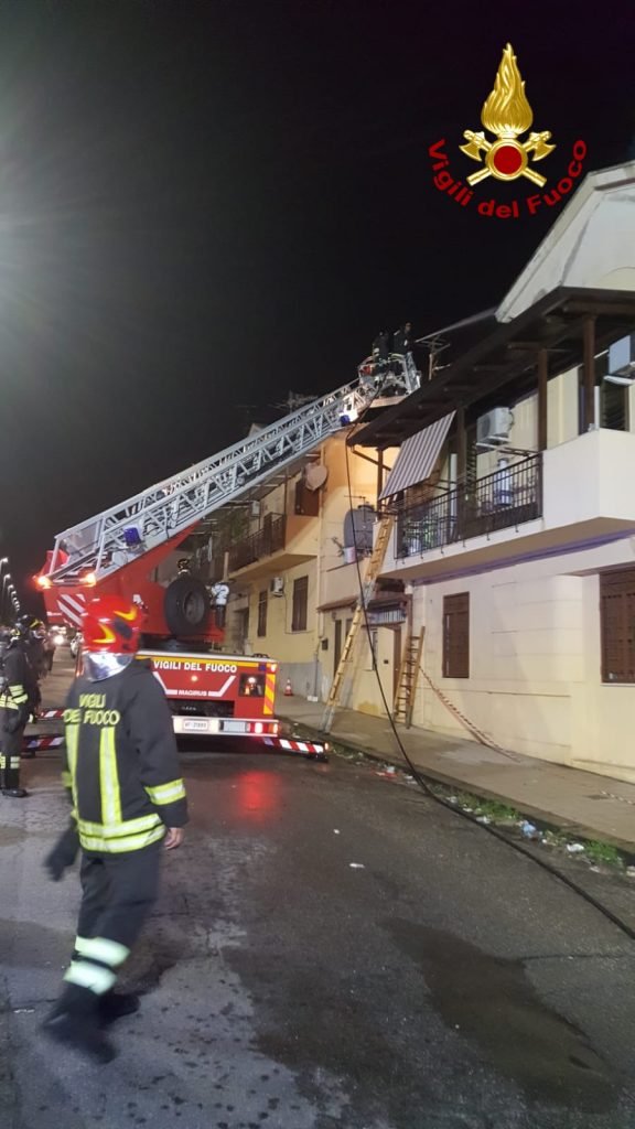 VIDEO - Incendio in abitazione in via Conte di Torino 17 99EA7955 AD2A 4AFA AB43 A2157DC1B9BC