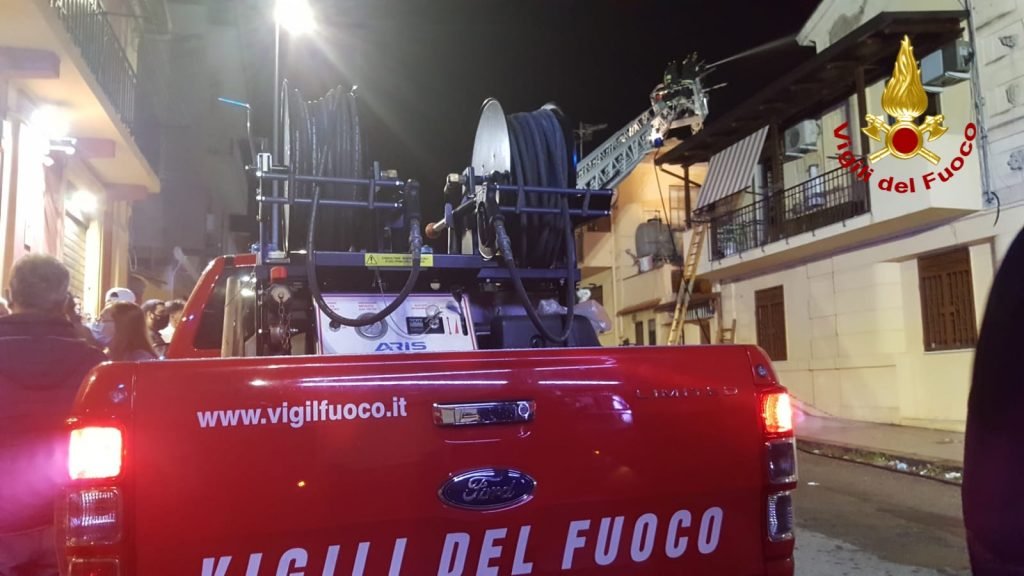 VIDEO - Incendio in abitazione in via Conte di Torino 15 A9BE4EBF E06E 48EC 897F B378E283D896