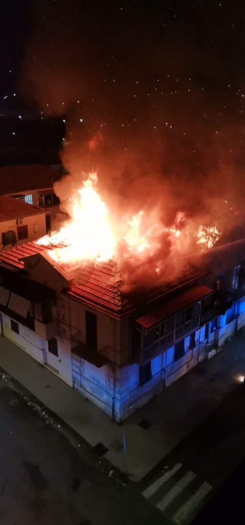 VIDEO - Incendio in abitazione in via Conte di Torino 5 WhatsApp Image 2020 11 06 at 22.13.31 1