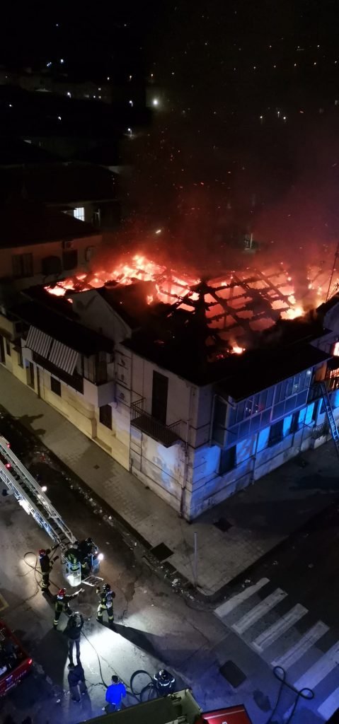 VIDEO - Incendio in abitazione in via Conte di Torino 6 WhatsApp Image 2020 11 06 at 22.13.31