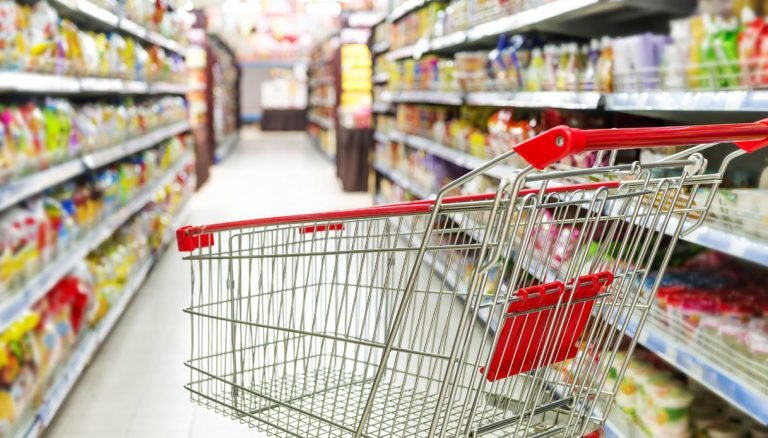 Rapina al supermercato Famila di via Bonino, uomo armato di taglierino fugge con l’incasso