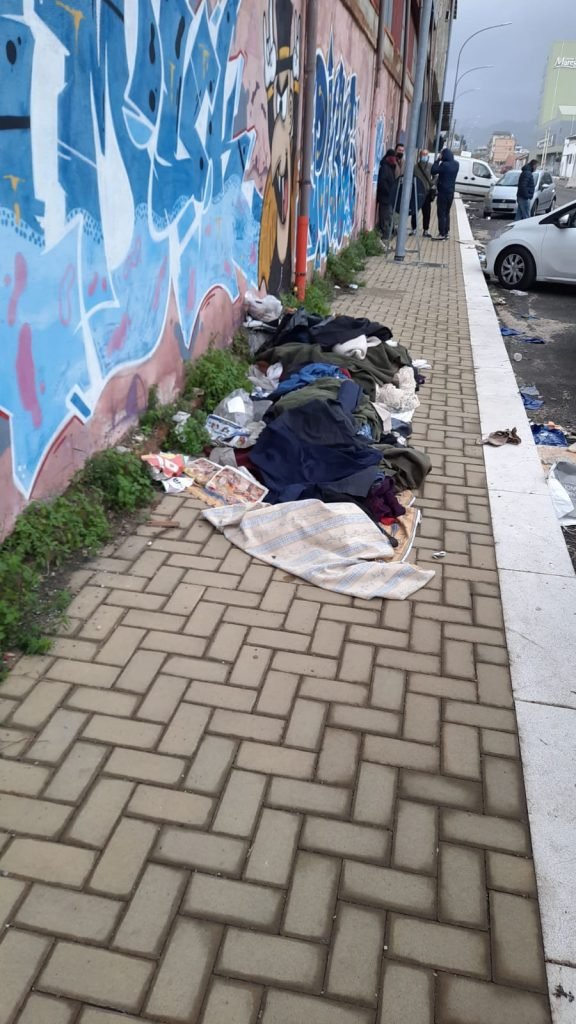 Messina - Attività della Polizia Commerciale tra sequestri ed assembramenti 9 7 1