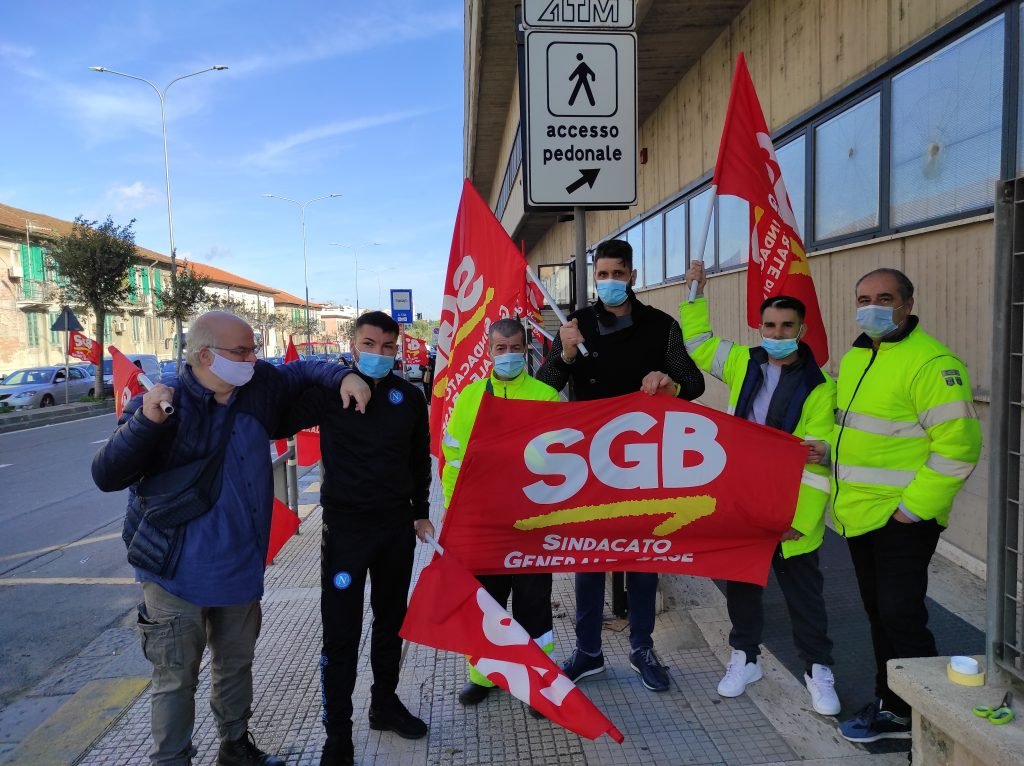 ATM - La protesta degli addetti alle pulizie dei bus, "Cinque minuti a mezzo e senza sanificazione preventiva" 3 IMG 20201202 111243