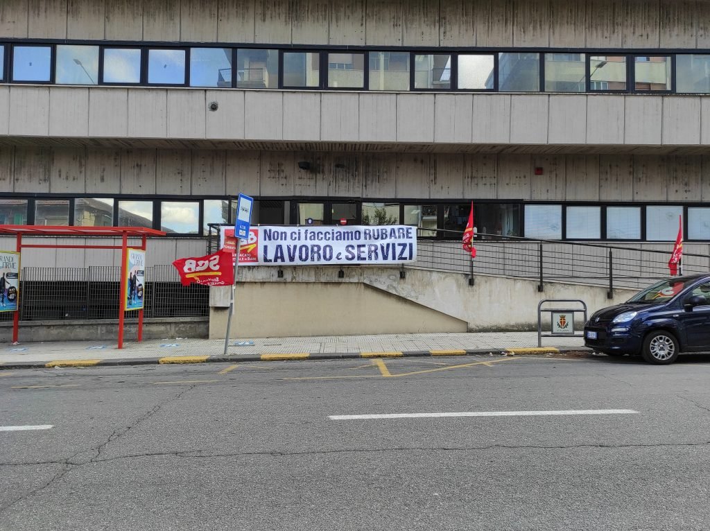 ATM - La protesta degli addetti alle pulizie dei bus, "Cinque minuti a mezzo e senza sanificazione preventiva" 4 IMG 20201202 124519