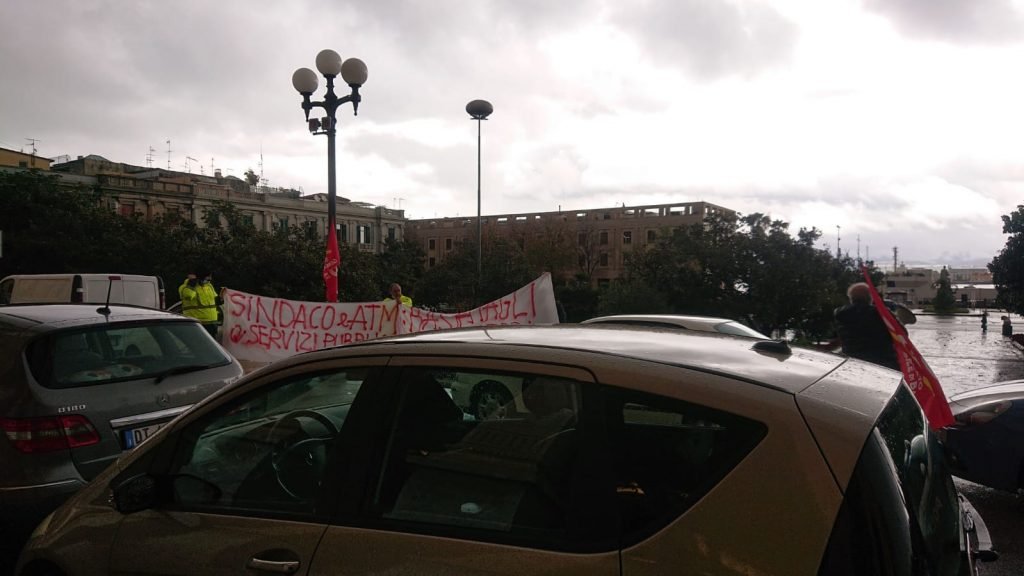 ATM - Gli addetti alla pulizia dei bus in protesta. Ma gli assessori ed il Sindaco non li ricevono. 3 WhatsApp Image 2020 12 03 at 12.55.36