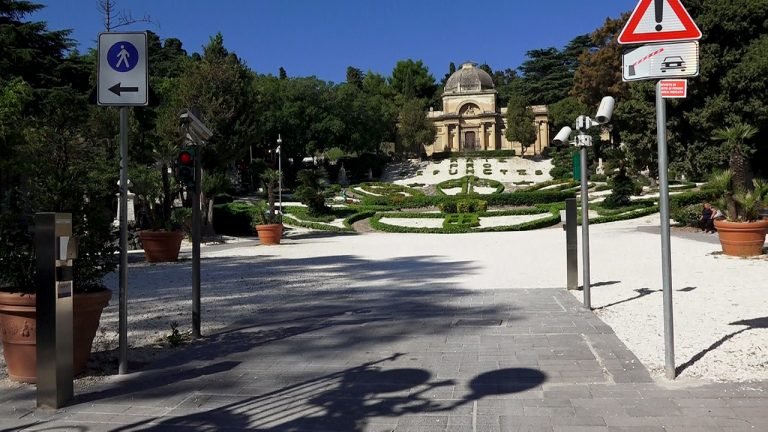 Commemorazione dei Defunti 2023: modalità e orari di accesso al Gran Camposanto e nei cimiteri cittadini