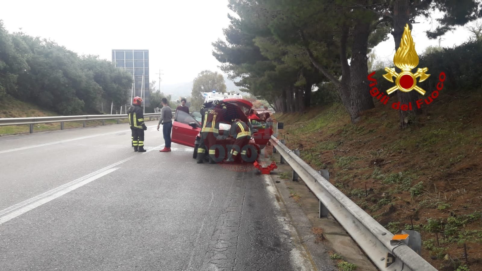 S. Agata di Militello (Me) - Incidente autonomo in autostrada 2 1617619744392