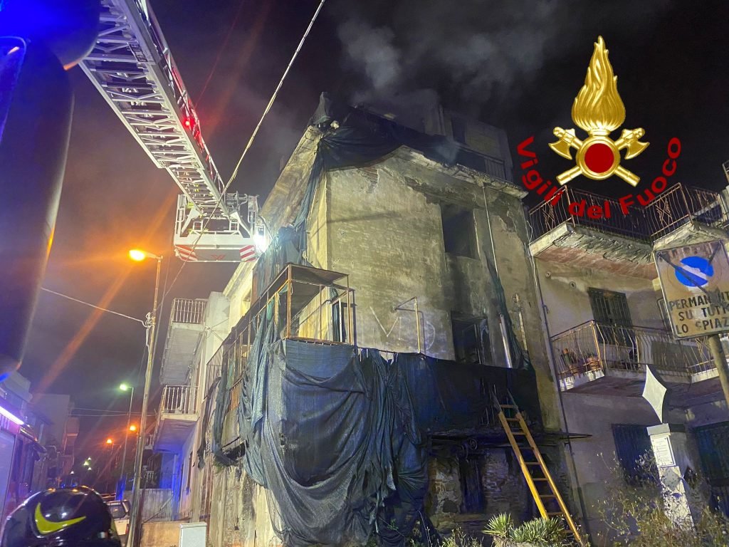 9CE24E2E D688 4A83 B585 FBF0E40EBEA1