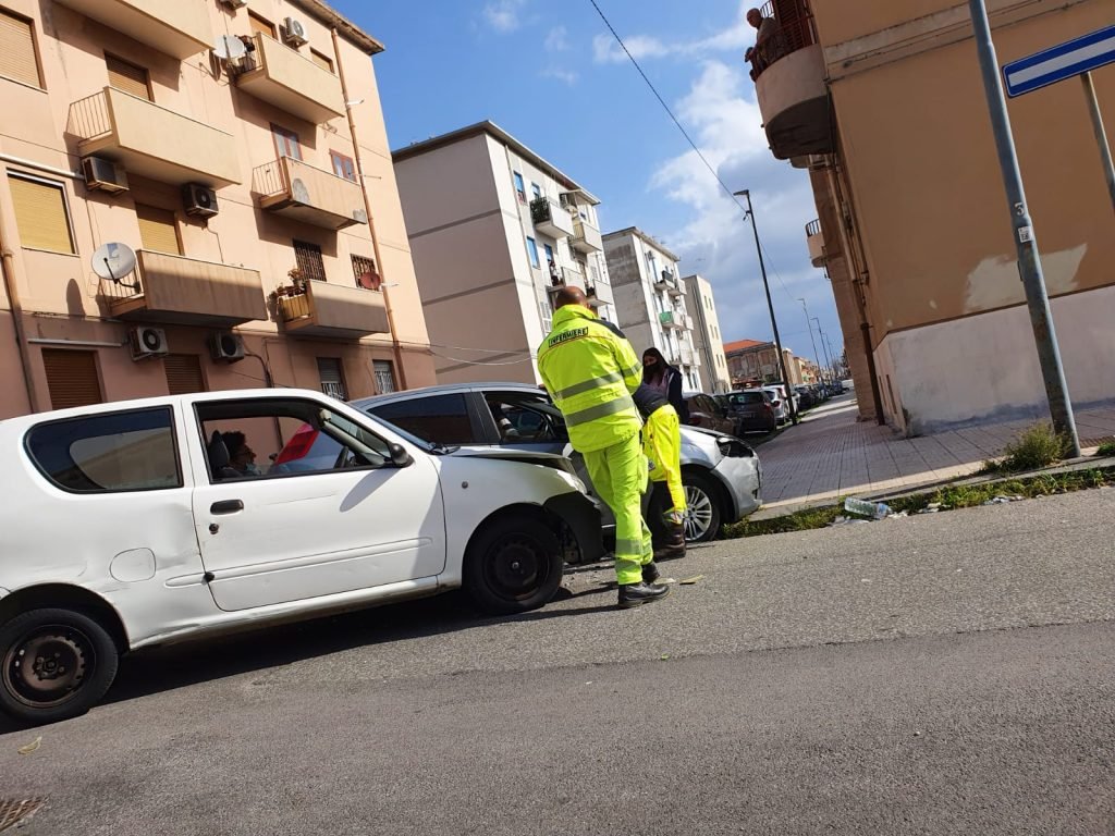 Messina - Incidente in via Liguria. Due feriti lievi 5 WhatsApp Image 2021 04 13 at 09.39.48