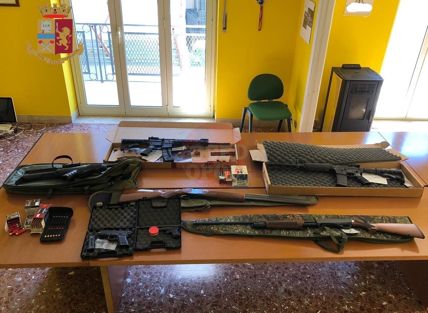 Settantaduenne con un arsenale in casa, regolarmente detenuto, ma non debitamente protetto. Denunciato per omessa custodia 1 foto armi 12 aprile 2021