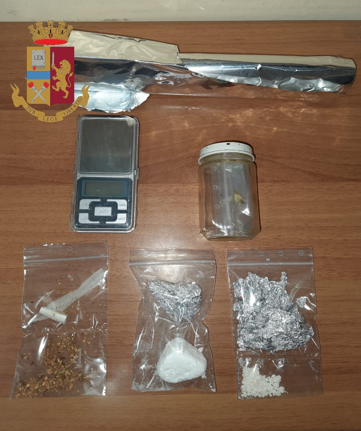 Sostanza stupefacente 2