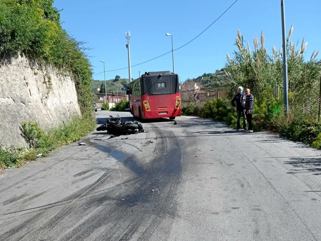 Scontro scooter con bus a San FIlippo (Me): in prognosi riservata il centauro 4 WhatsApp Image 2021 05 11 at 20.40.59