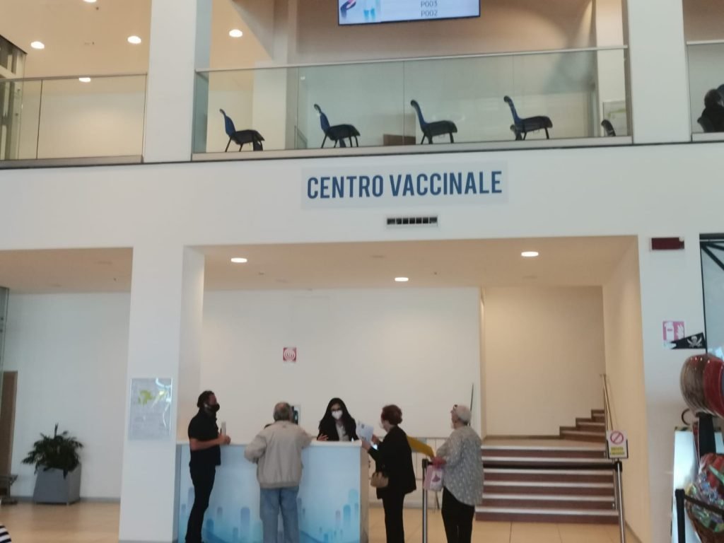 Milazzo (Me) - Inaugurazione del punto vaccinale all'interno del centro commerciale Parco Corolla 20 WhatsApp Image 2021 05 17 at 10.35.30
