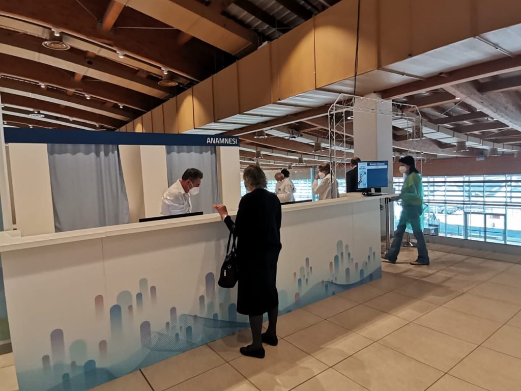 Milazzo (Me) - Inaugurazione del punto vaccinale all'interno del centro commerciale Parco Corolla 12 WhatsApp Image 2021 05 17 at 10.35.33 1