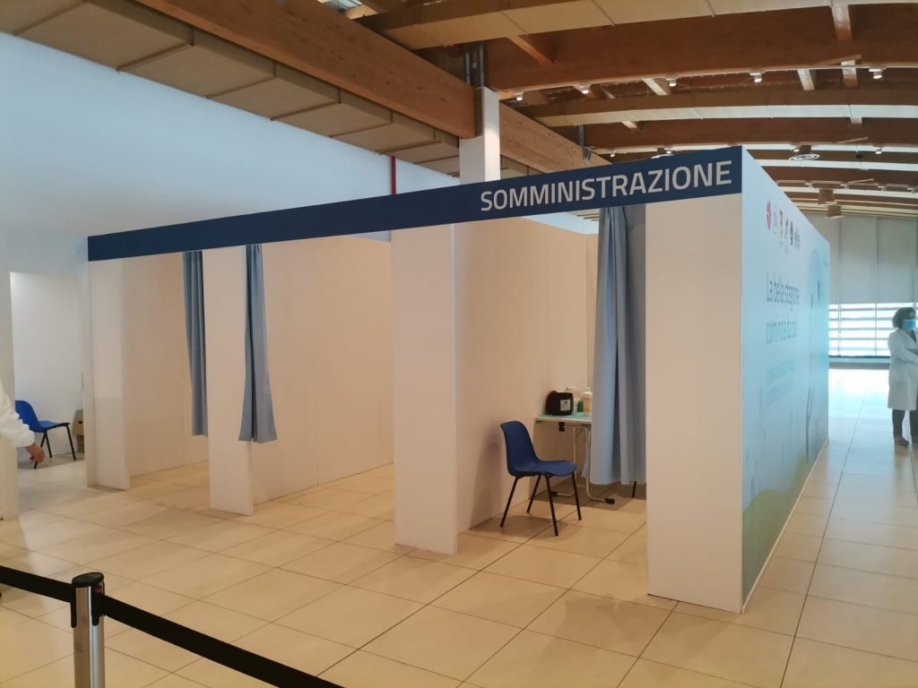 Milazzo (Me) - Inaugurazione del punto vaccinale all'interno del centro commerciale Parco Corolla 13 WhatsApp Image 2021 05 17 at 10.35.33