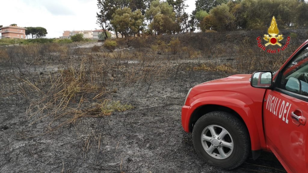 Messina - Attività intensa dei Vigili del Fuoco per i molti incendi boschivi odierni 2 073083D9 48B4 4B09 BAFB CD7C3B92F58D