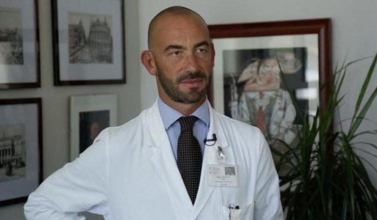 COVID - Bassetti "A Natale lockdown, se necessario, ma solo per i non vaccinati"